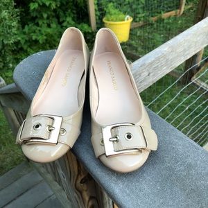 Franco Sarto Jesse buckle toe nude flats size 6